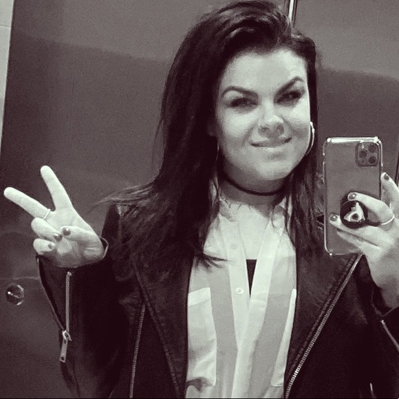 🖤🐾🎤💄🔮 - Picture 2 of 2